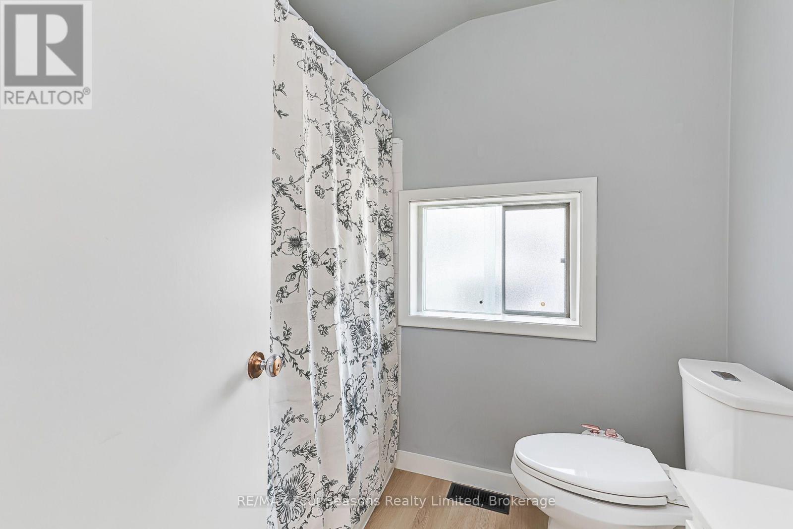 231 Superior Street Property Photo 23