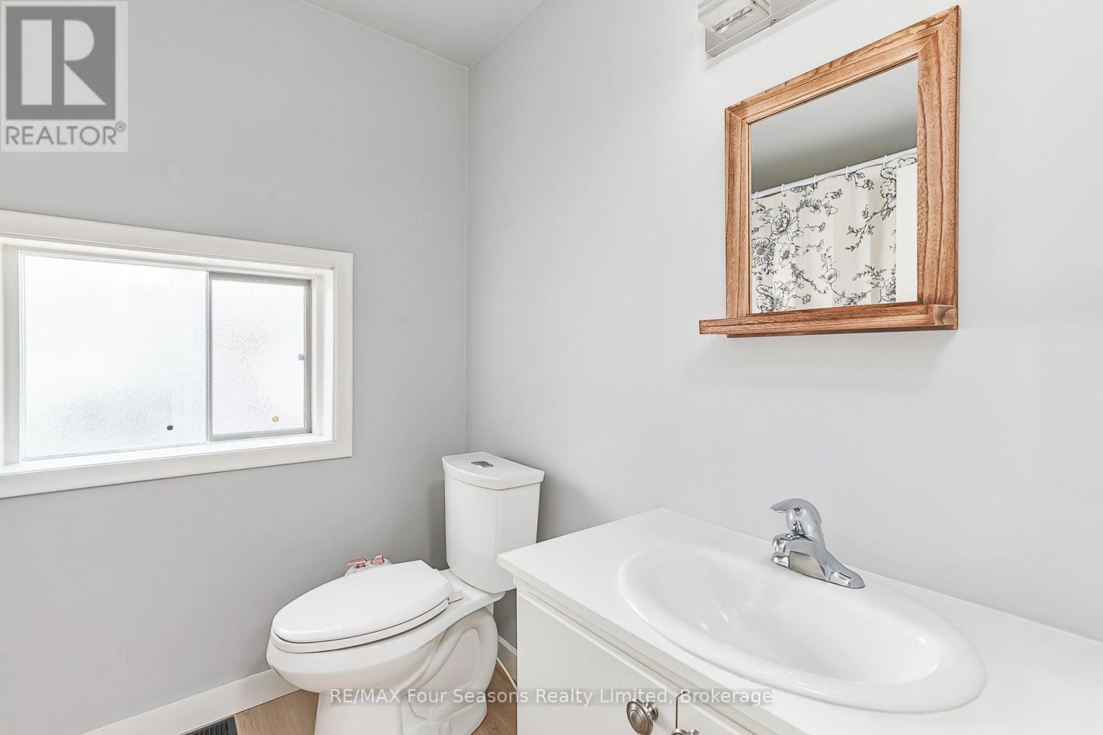 231 Superior Street Property Photo 25