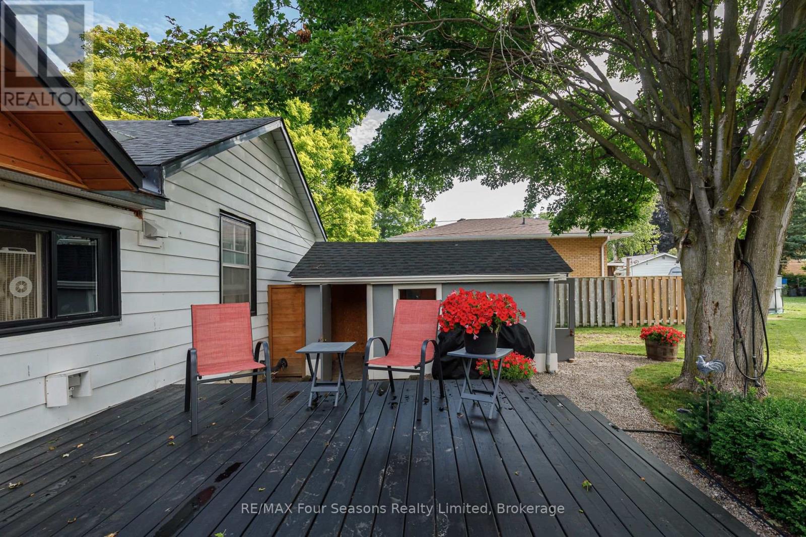 231 Superior Street Property Photo 30