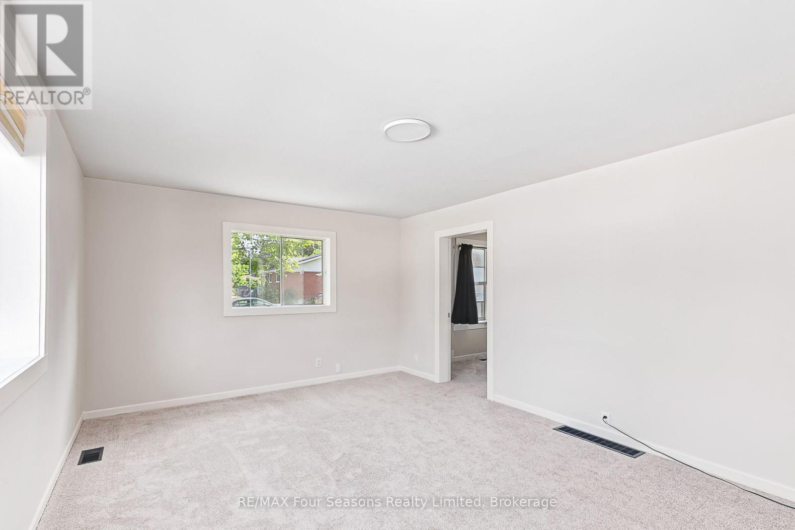 231 Superior Street Property Photo 36