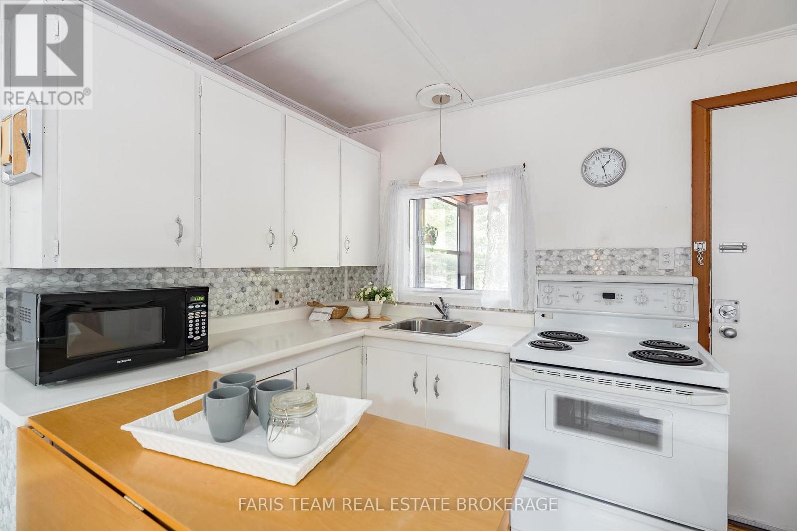 14 Chez Nous Avenue Property Photo 5