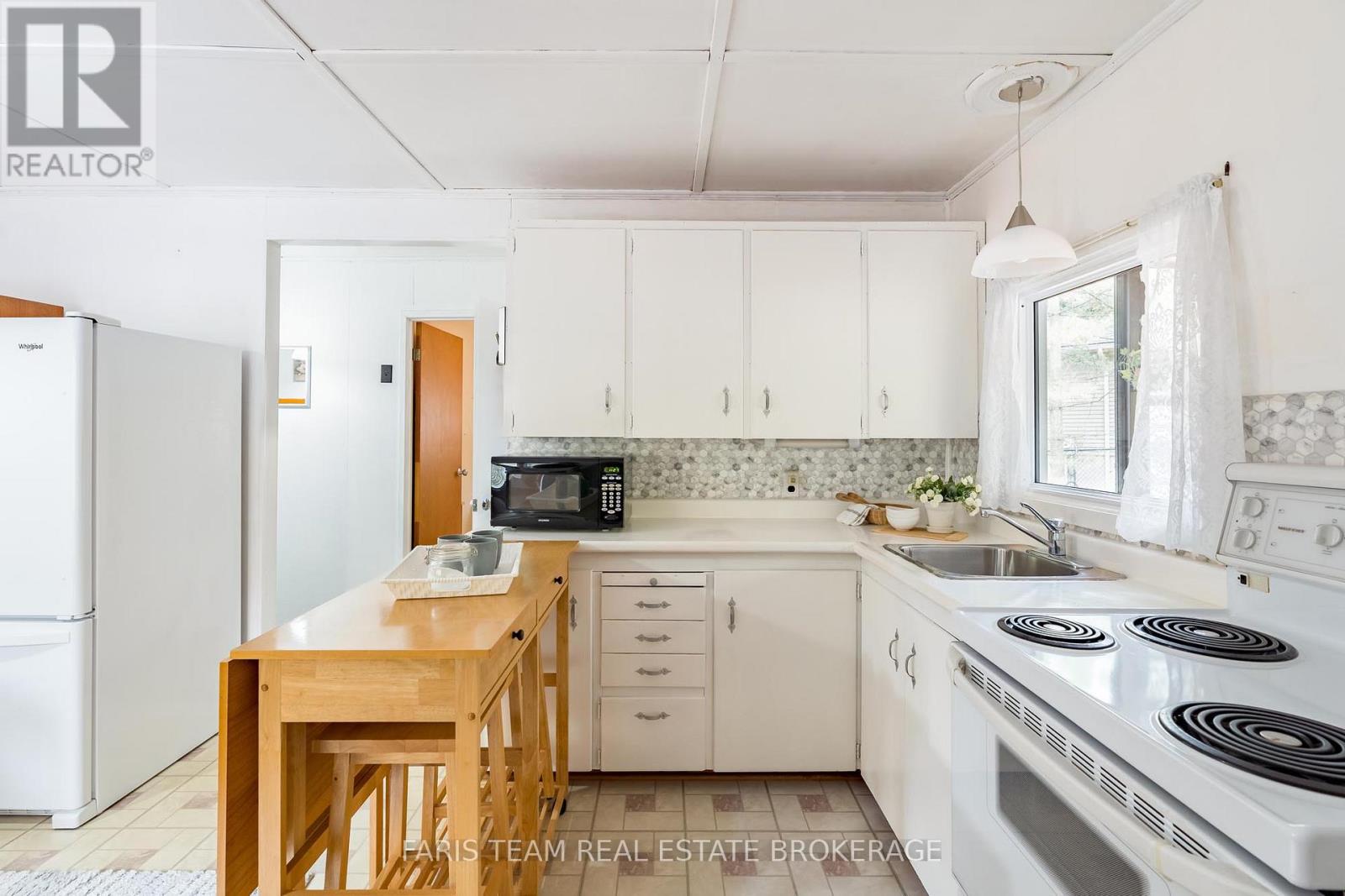 14 Chez Nous Avenue Property Photo 8
