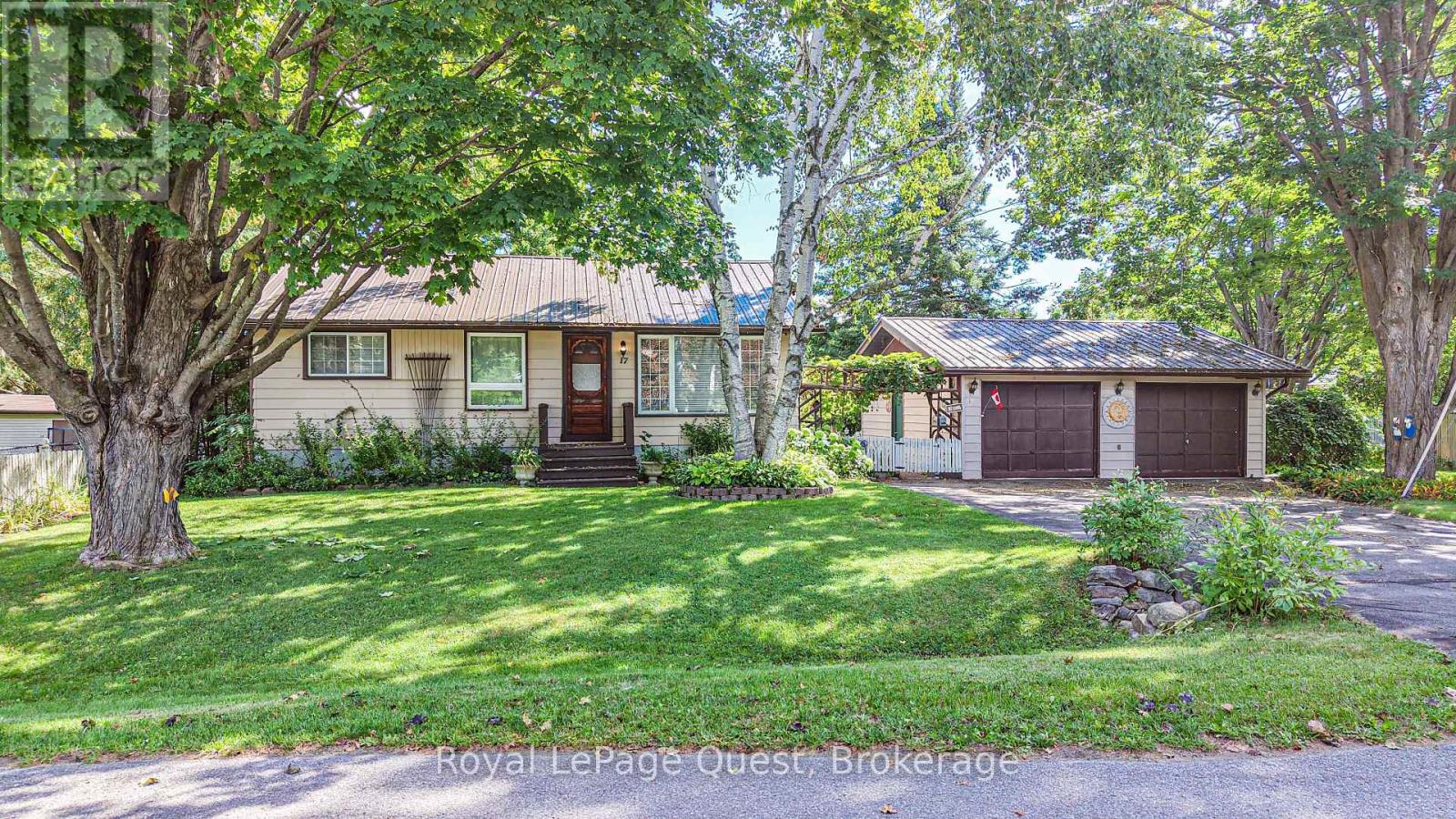 17 Hughes Road E Property Photo 1