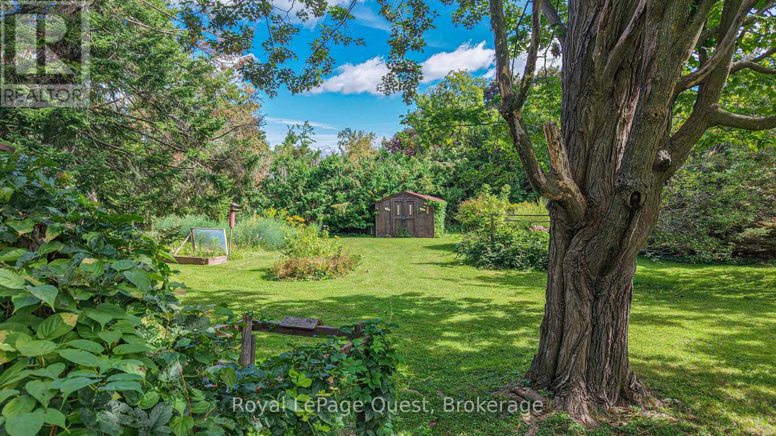 17 Hughes Road E Property Photo 8