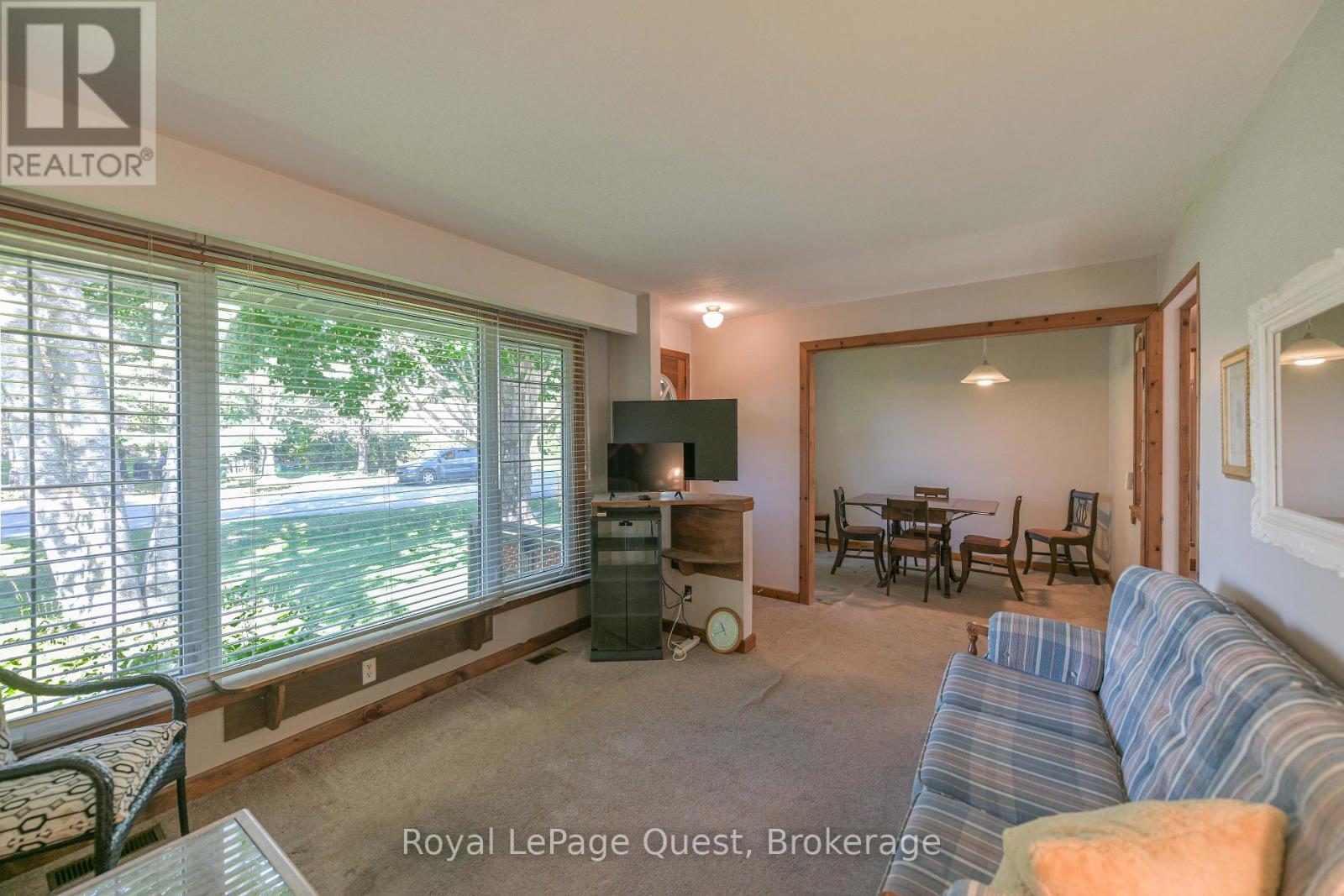 17 Hughes Road E Property Photo 12