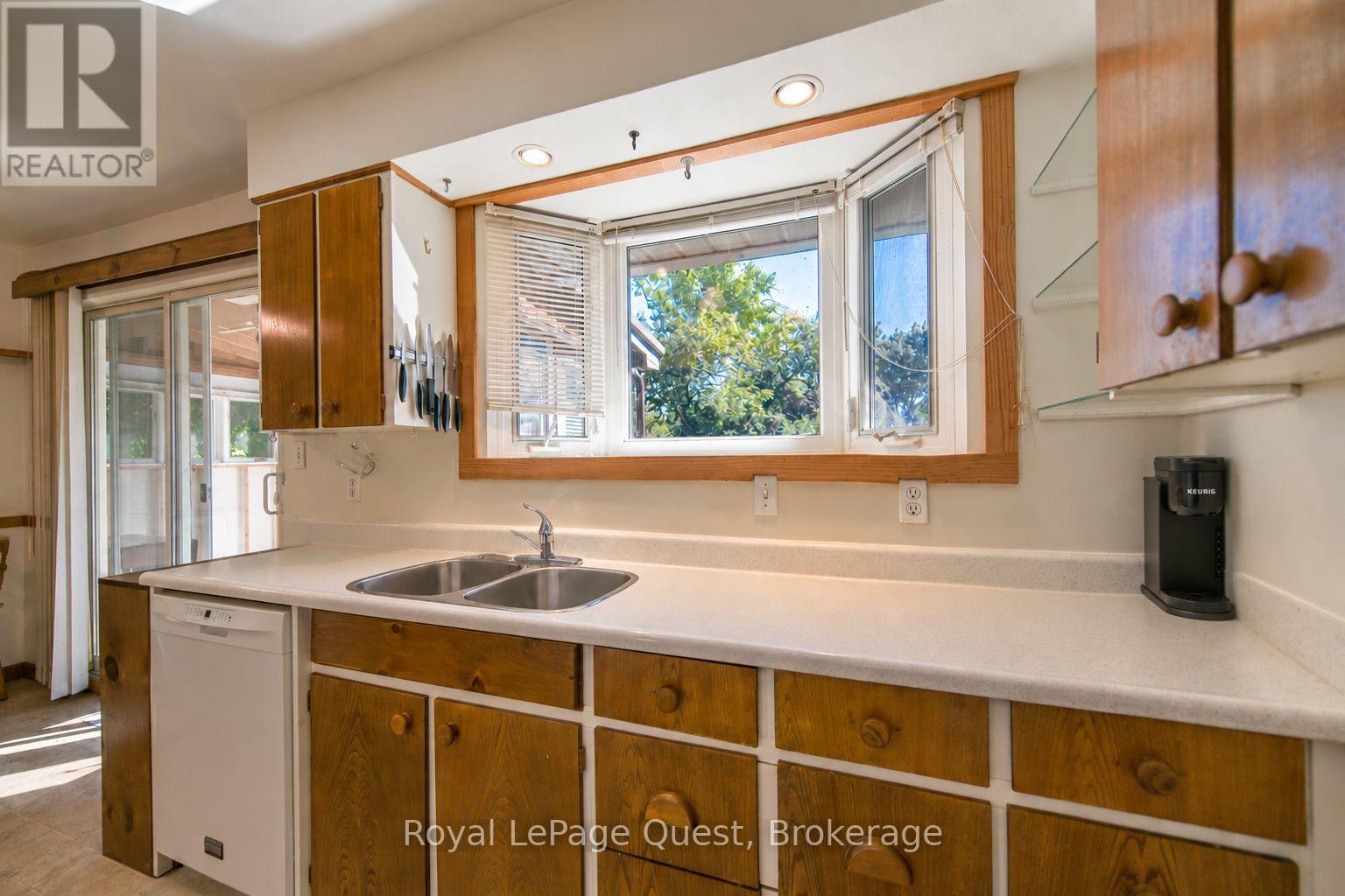 17 Hughes Road E Property Photo 14