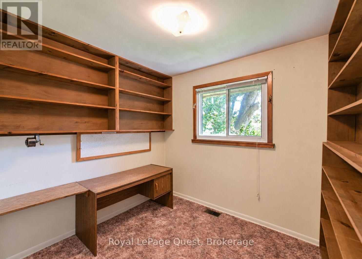 17 Hughes Road E Property Photo 17