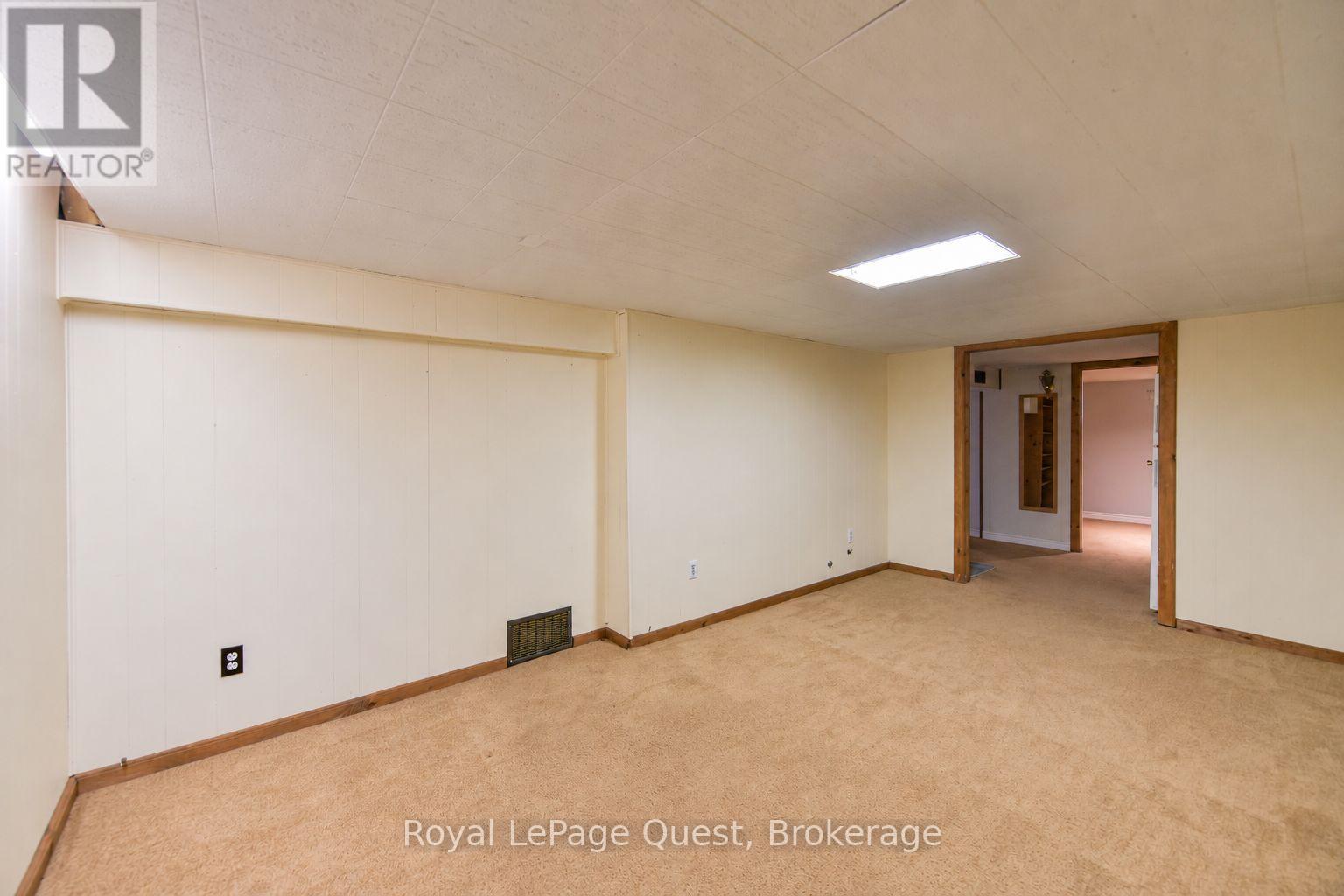 17 Hughes Road E Property Photo 20