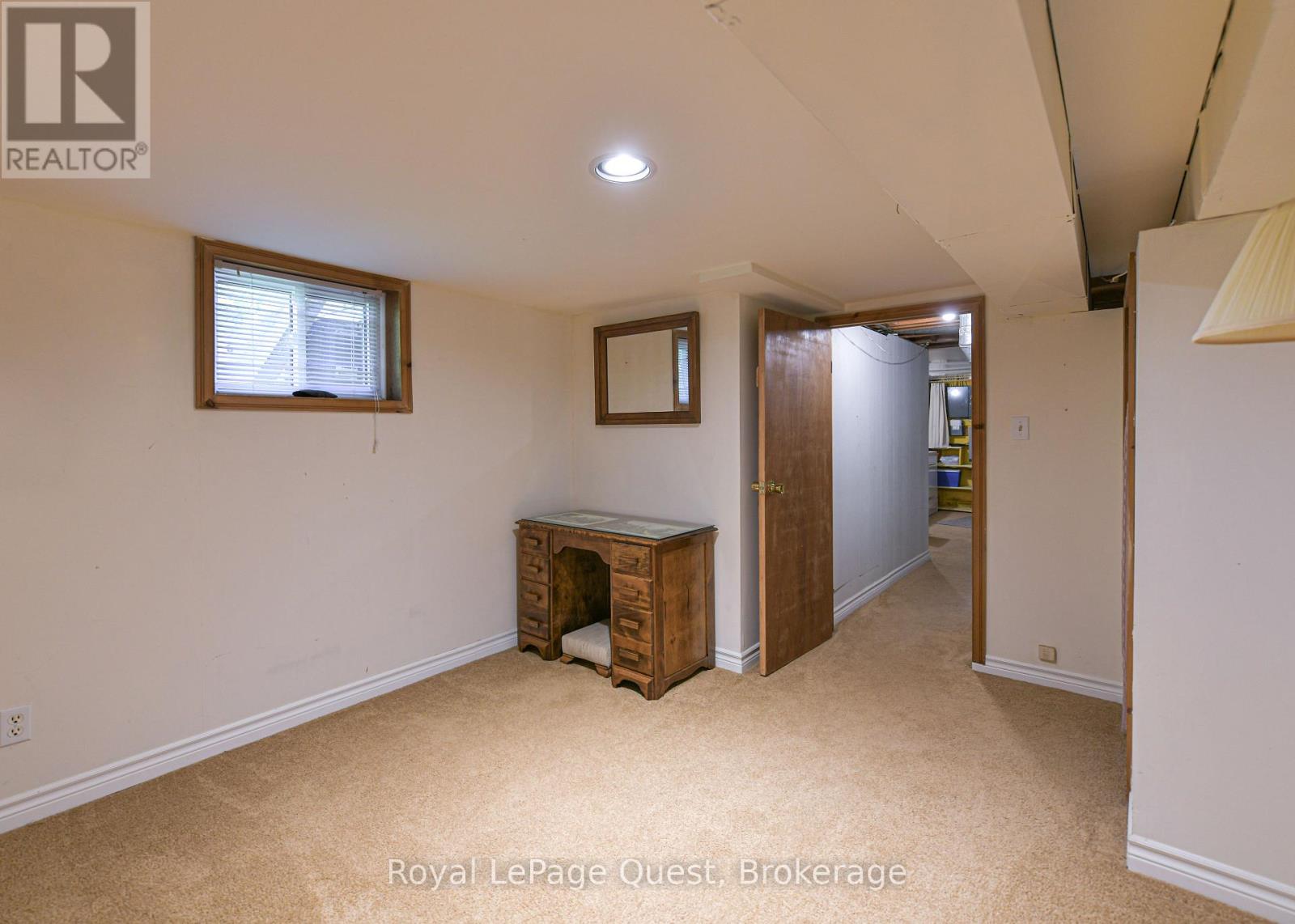17 Hughes Road E Property Photo 22