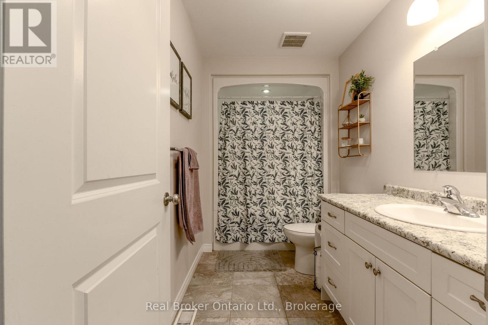 204 Golf Course Road Property Photo 16