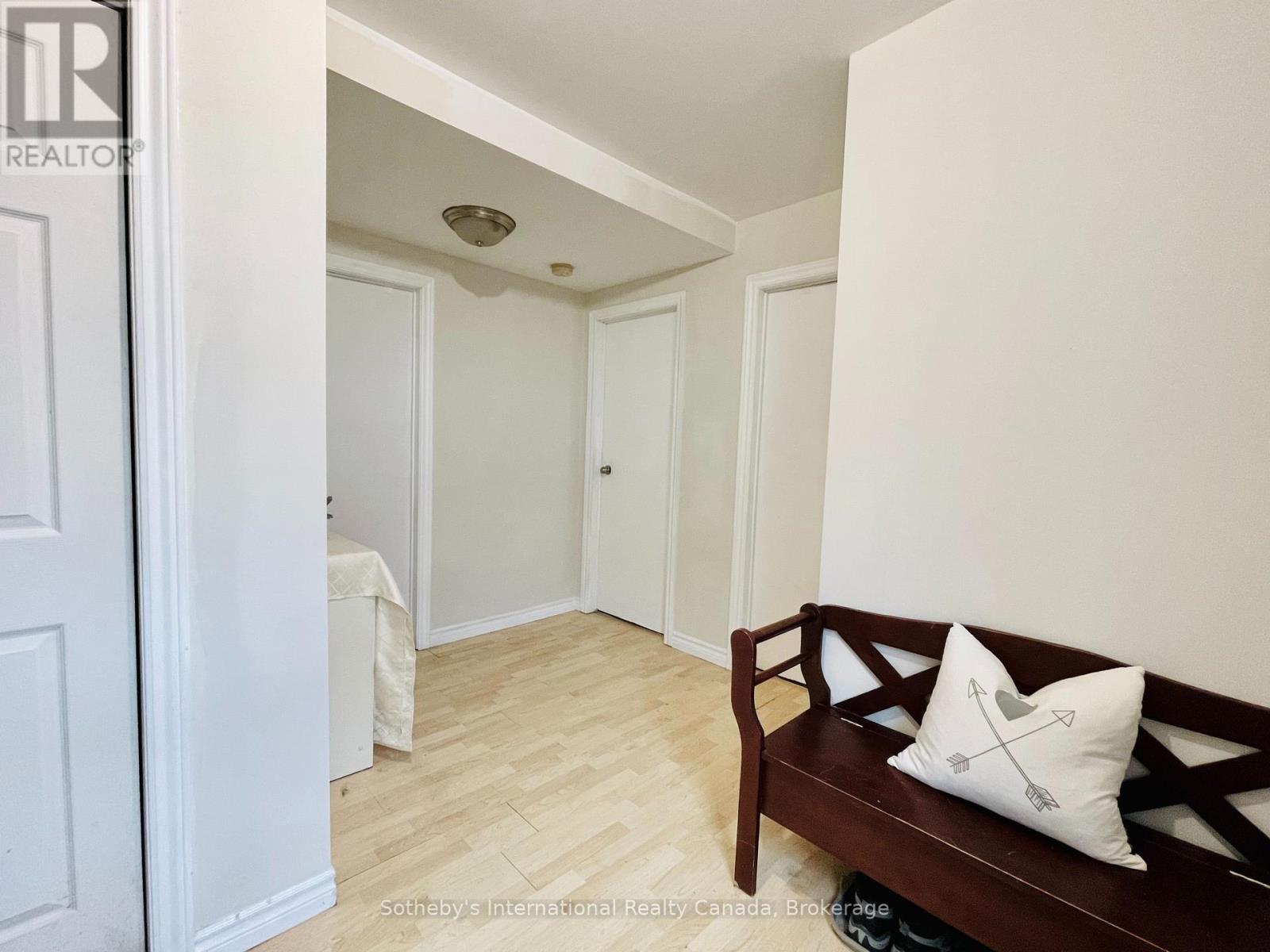 285 Robinson Street Property Photo 4