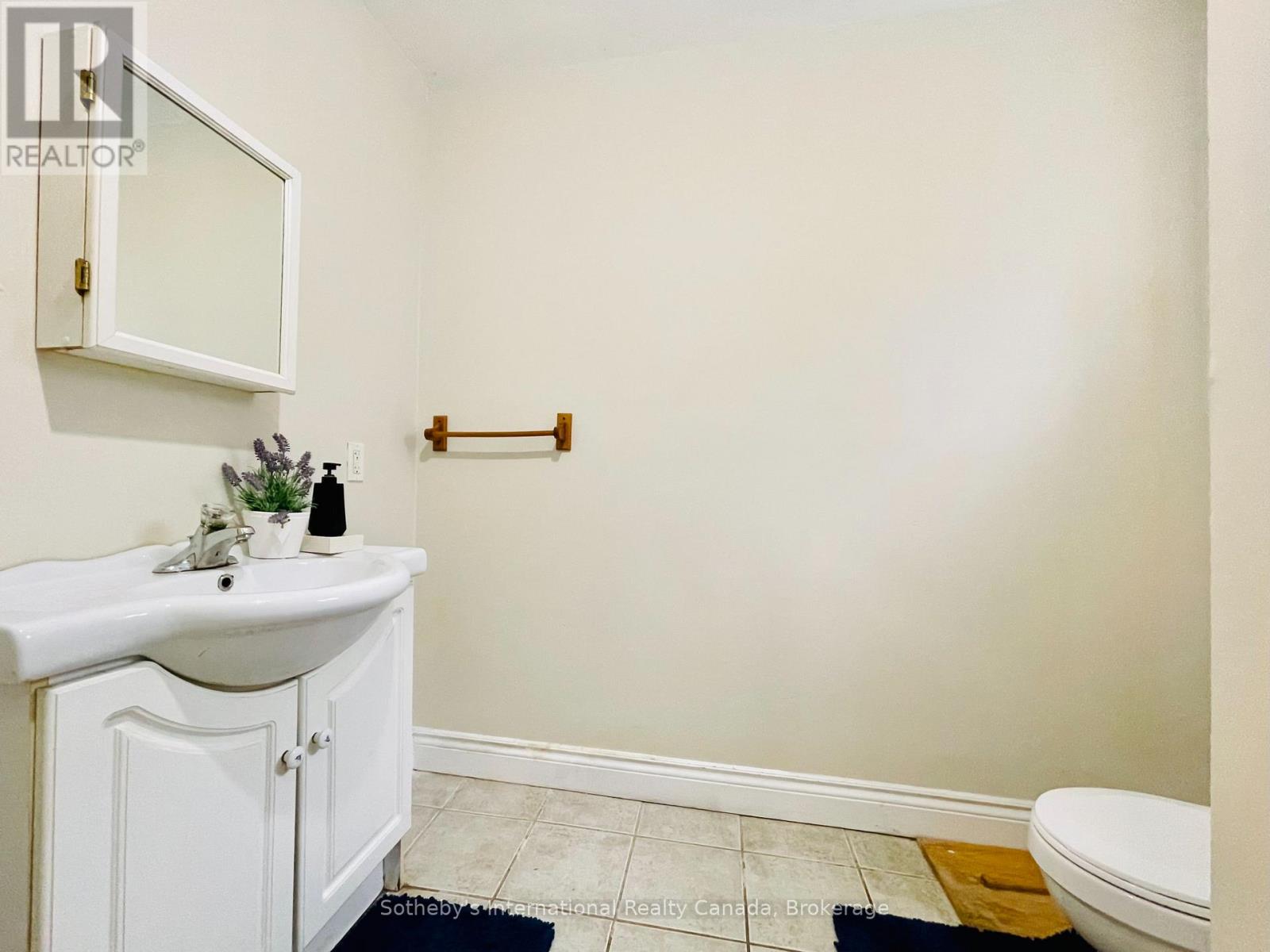 285 Robinson Street Property Photo 16
