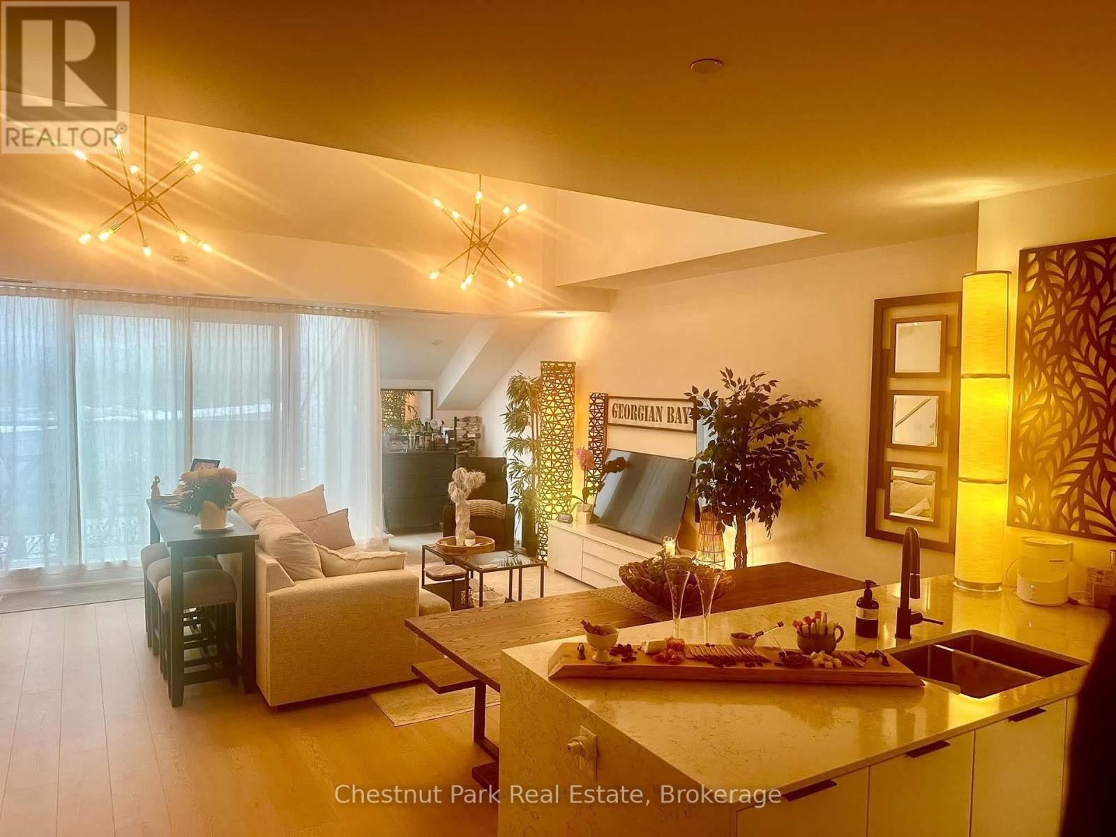 617 - 31 HURON STREET Property Photo 1