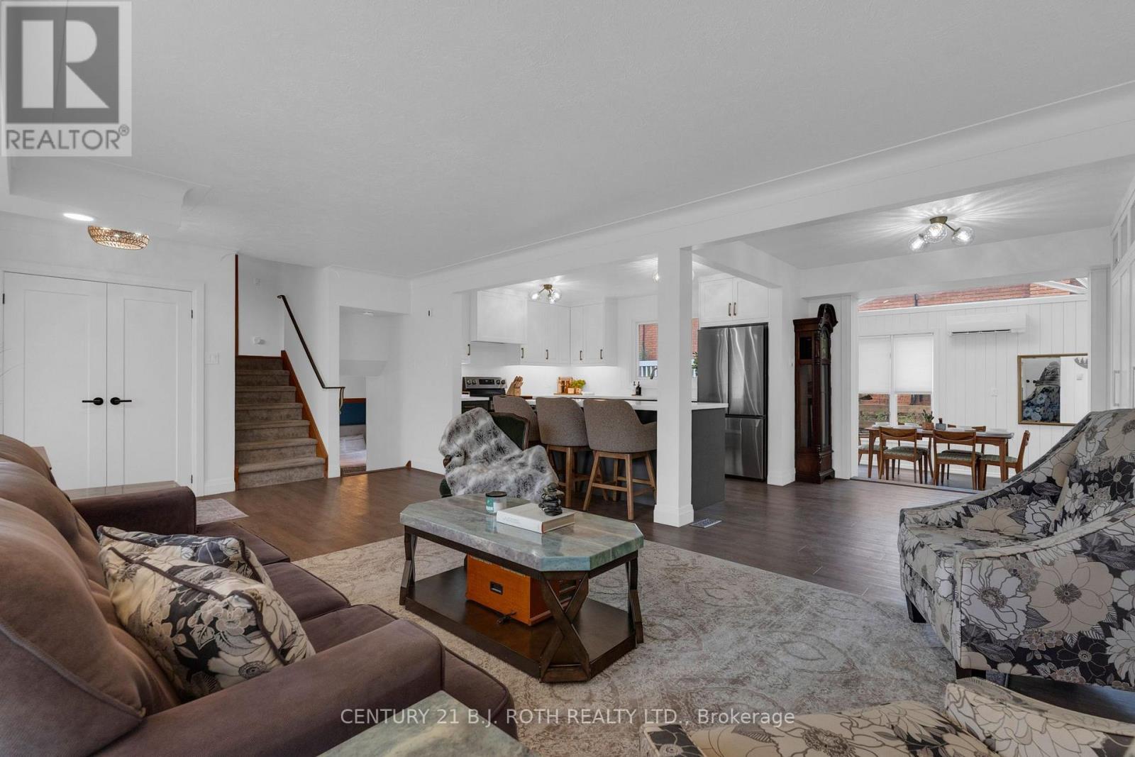 254 Grove Street E Property Photo 6