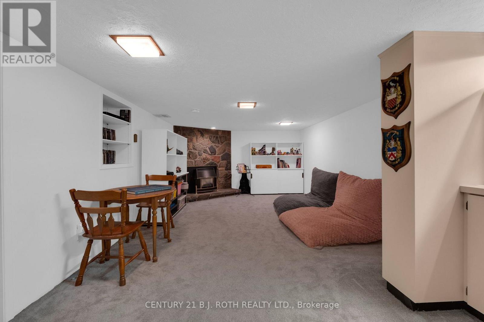254 Grove Street E Property Photo 26