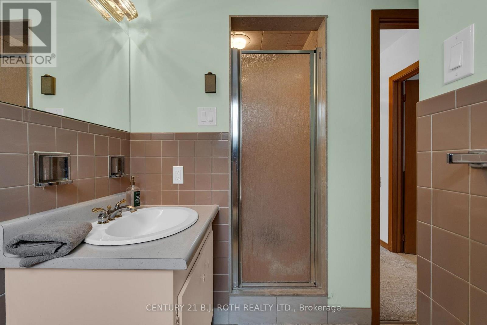 254 Grove Street E Property Photo 29