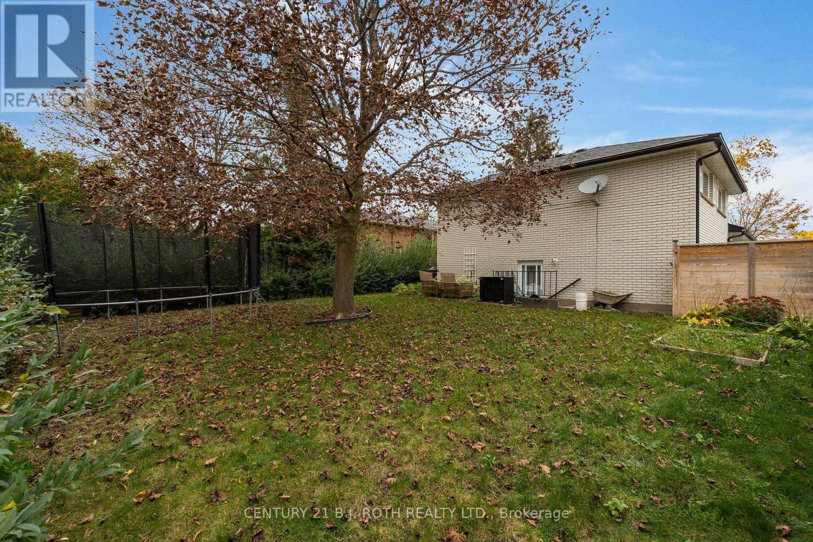 254 Grove Street E Property Photo 32
