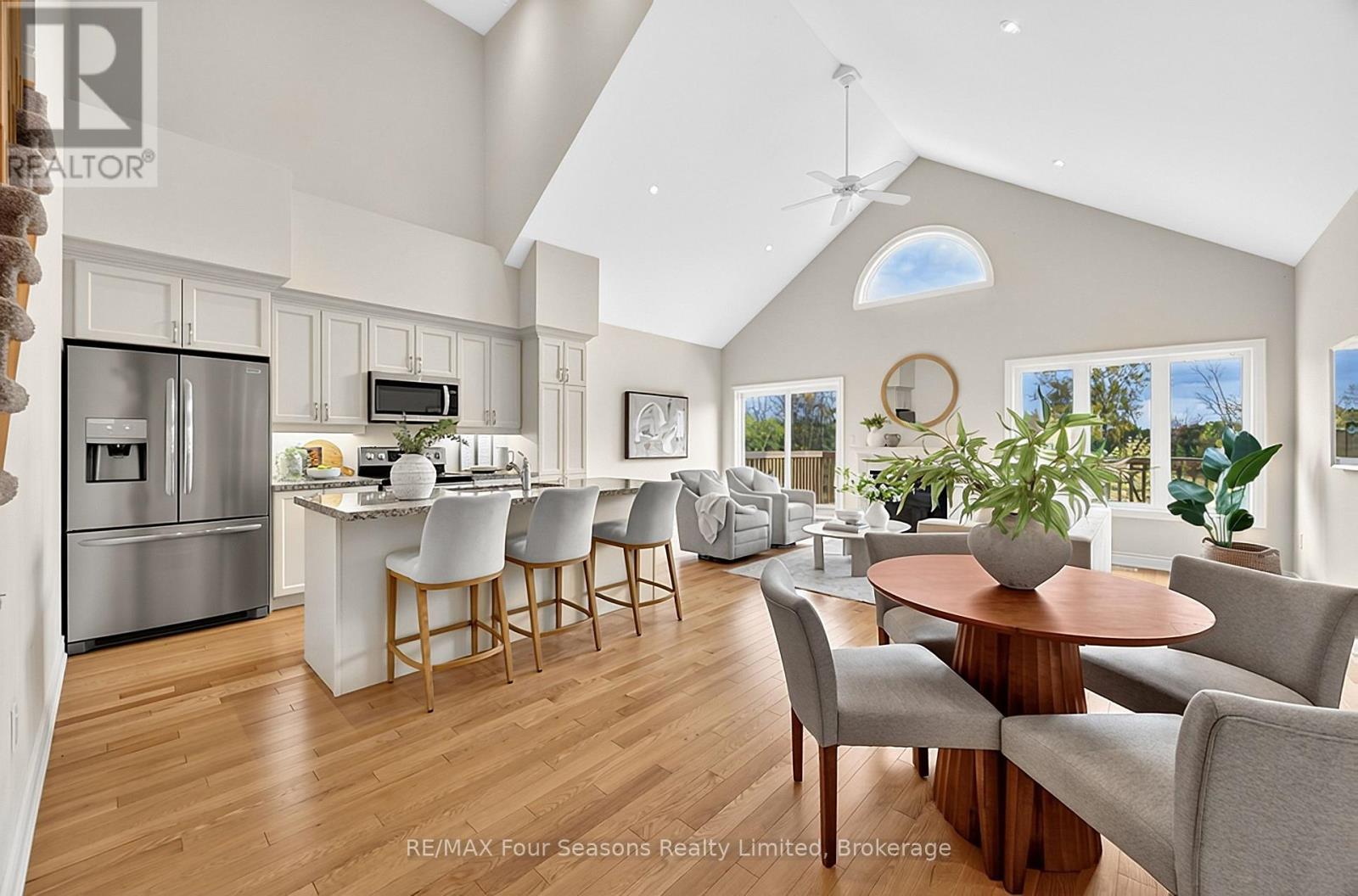 100 Kari Crescent Property Photo 1