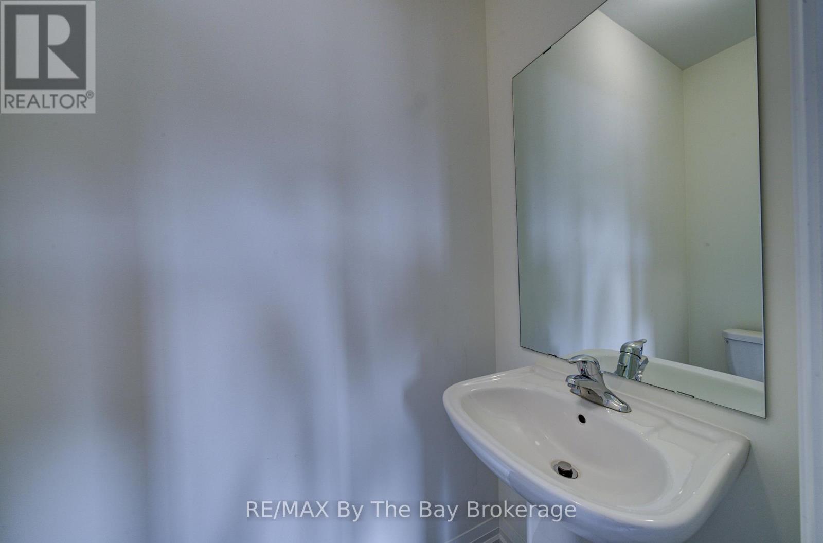 73 Federica Crescent Property Photo 6