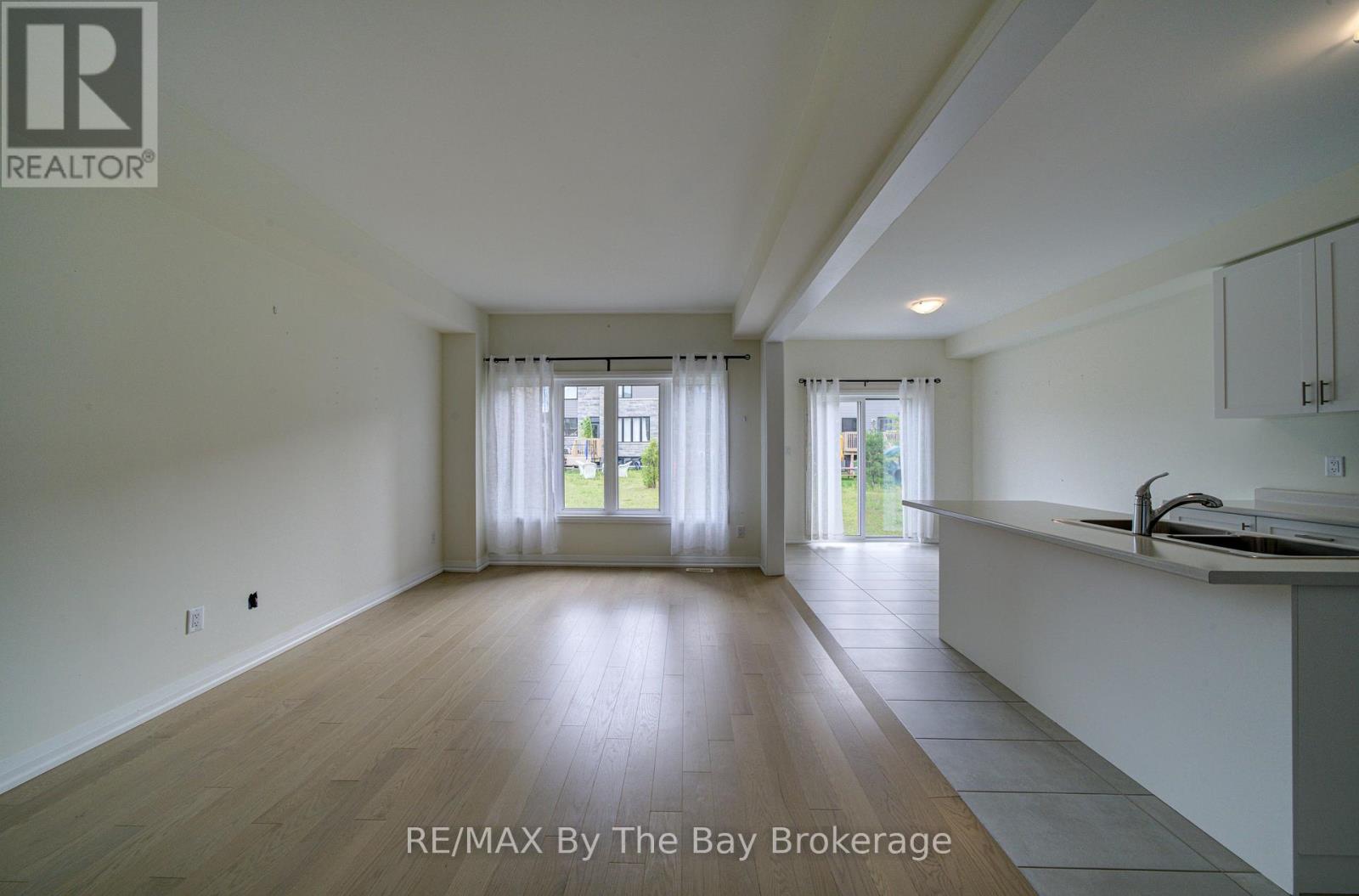 73 Federica Crescent Property Photo 7