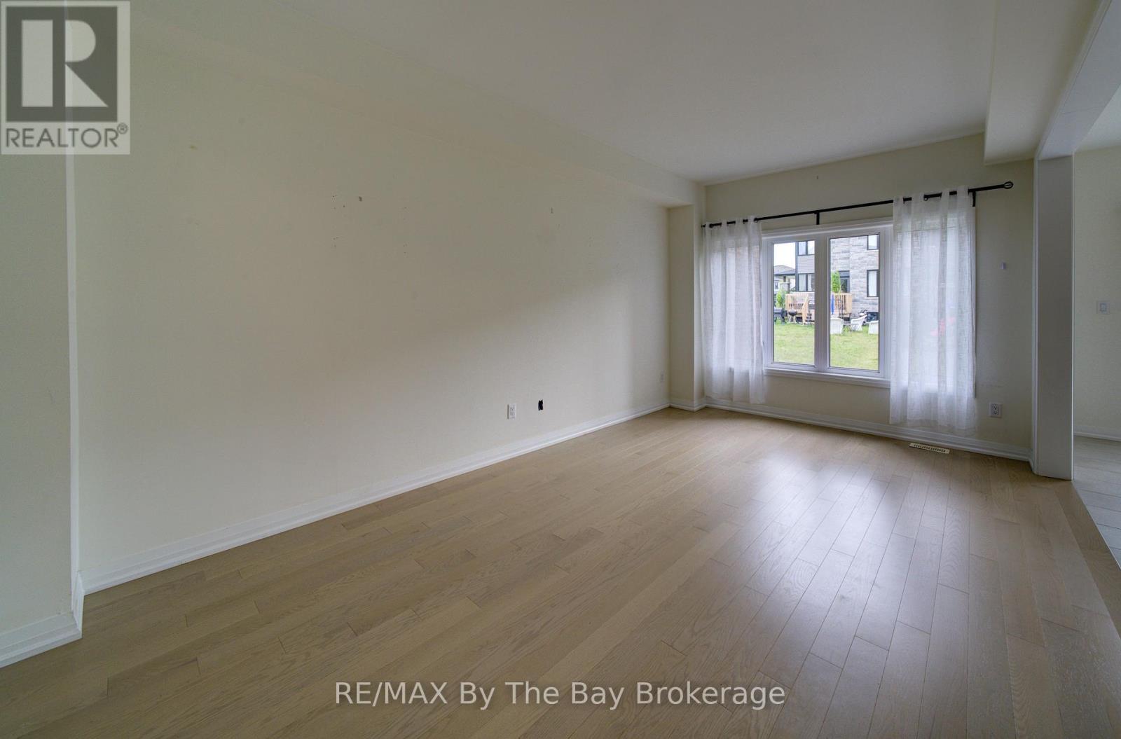 73 Federica Crescent Property Photo 8