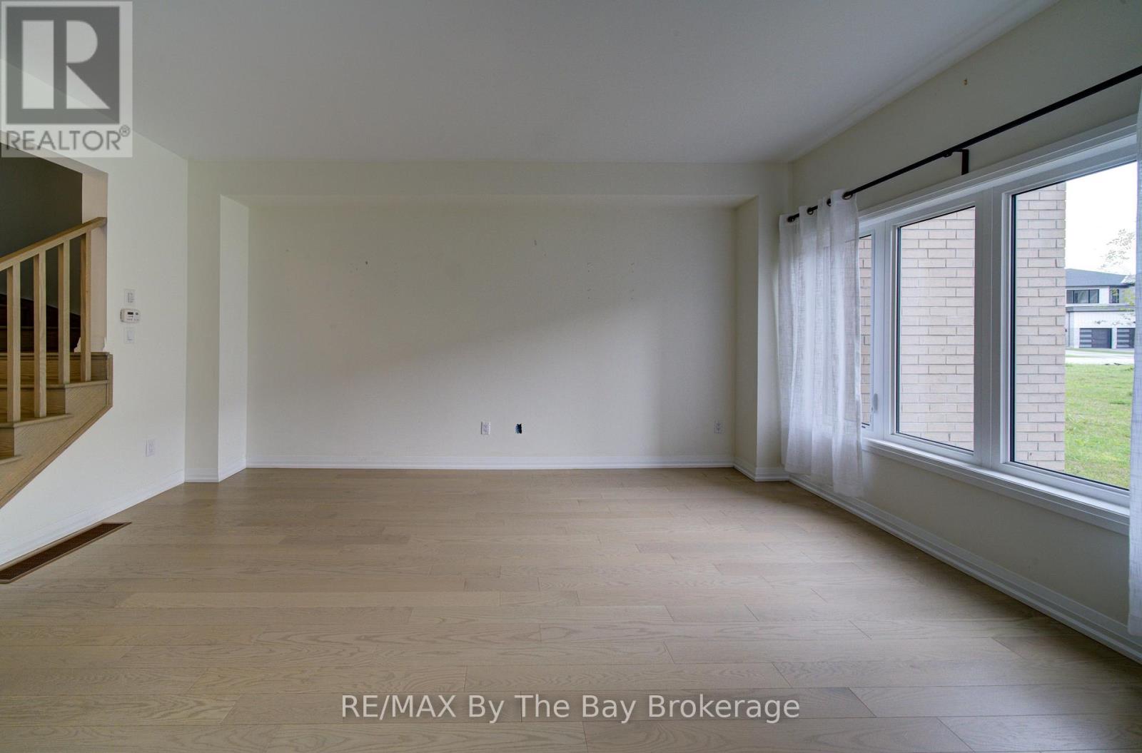73 Federica Crescent Property Photo 9