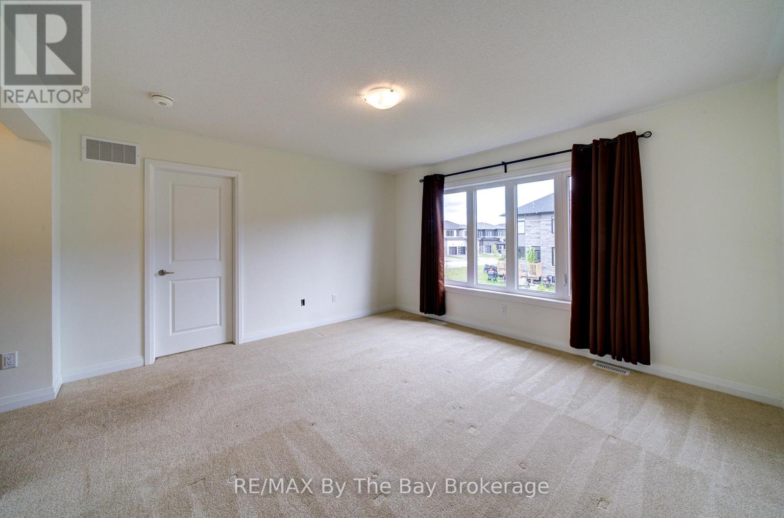 73 Federica Crescent Property Photo 22