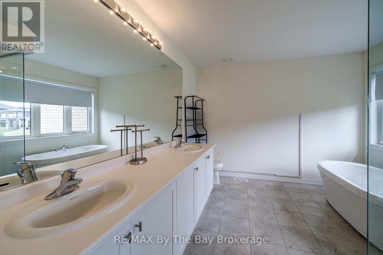 73 Federica Crescent Property Photo 25