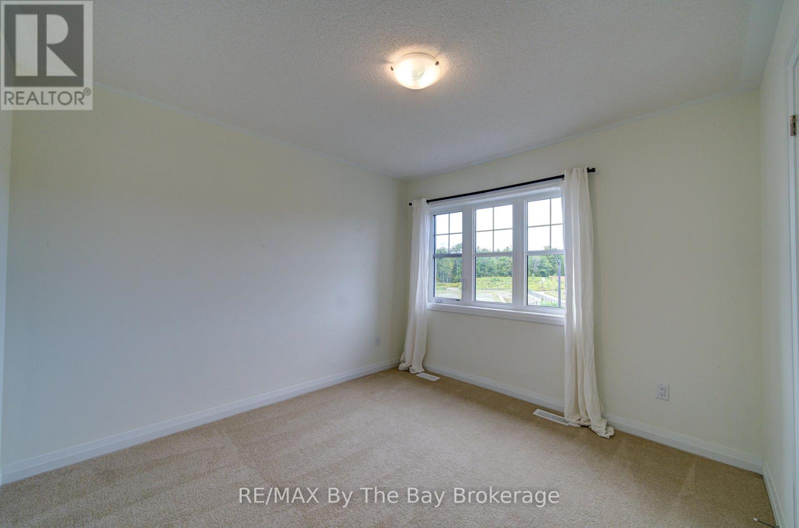 73 Federica Crescent Property Photo 31
