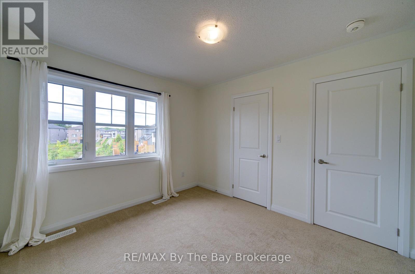 73 Federica Crescent Property Photo 32