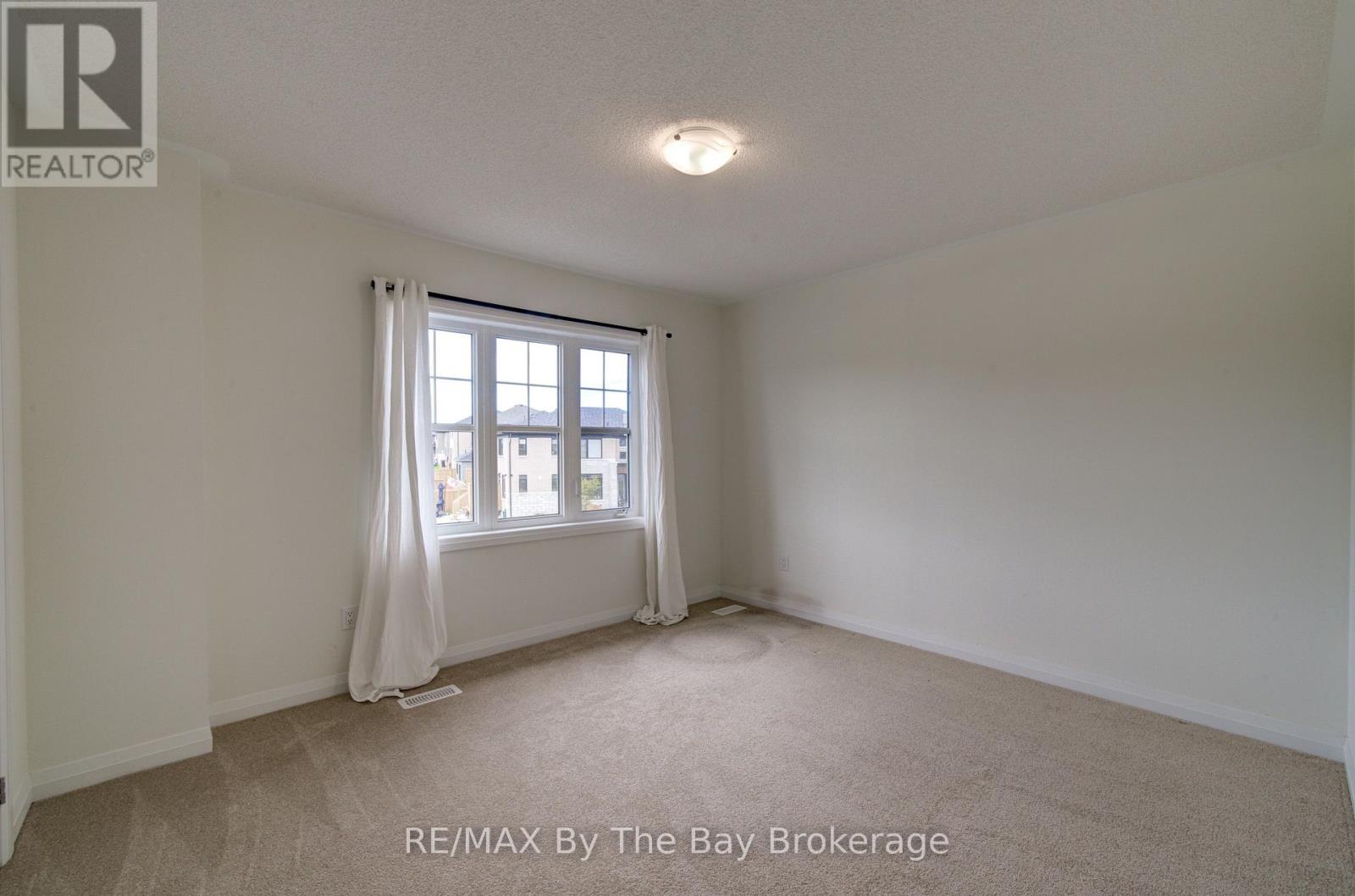 73 Federica Crescent Property Photo 33