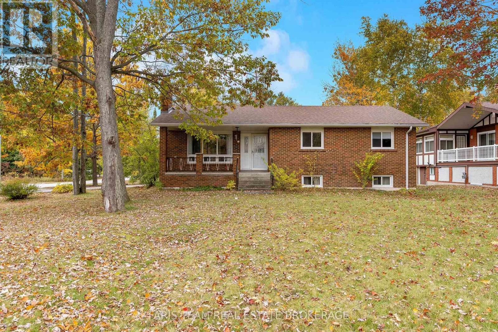 214 Leslie Street Property Photo 1