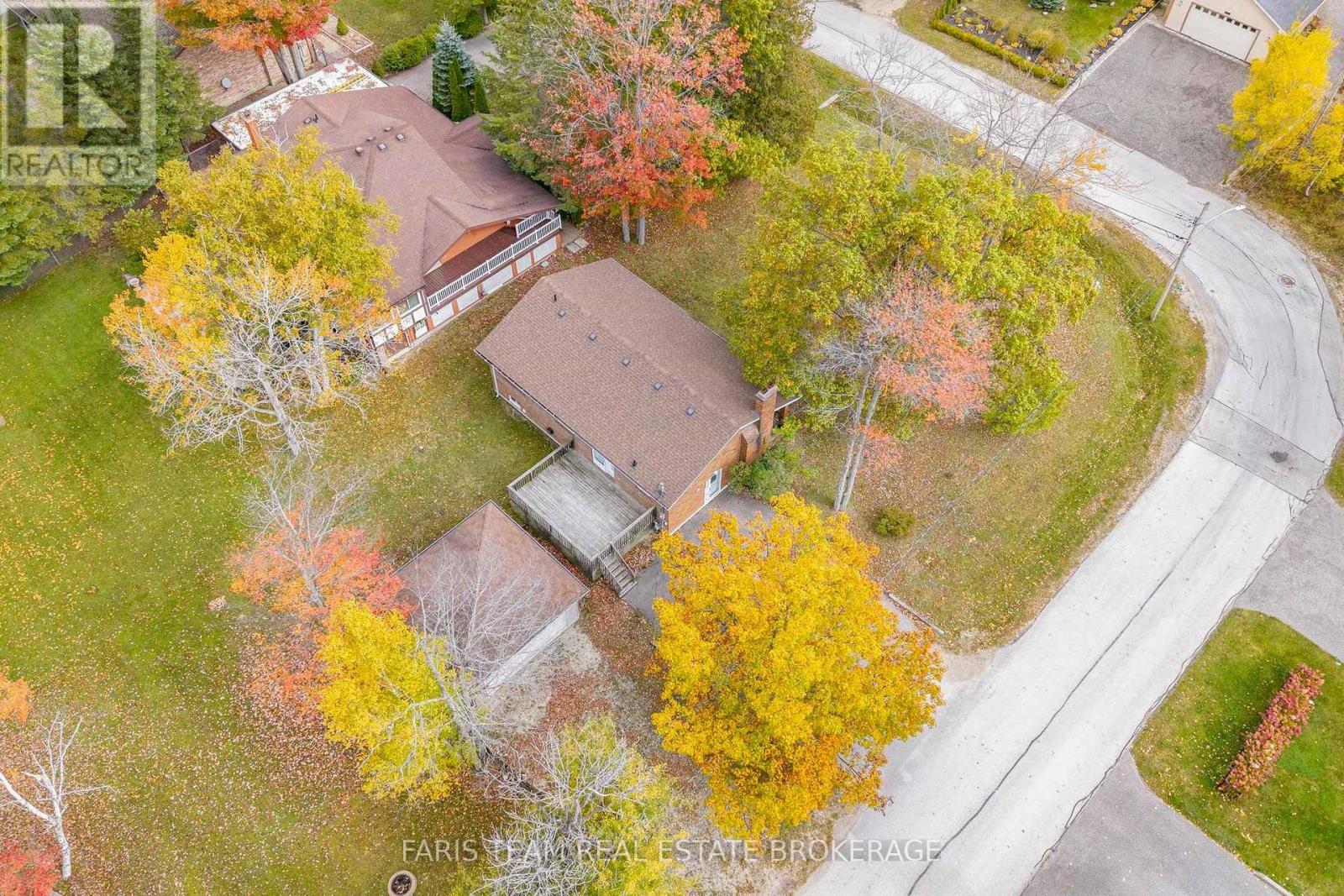 214 Leslie Street Property Photo 2