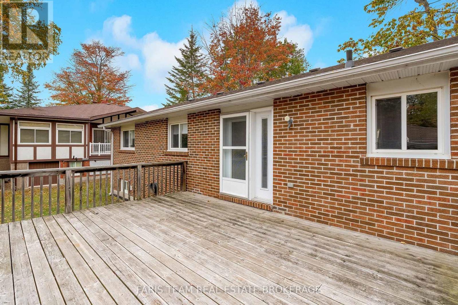 214 Leslie Street Property Photo 14