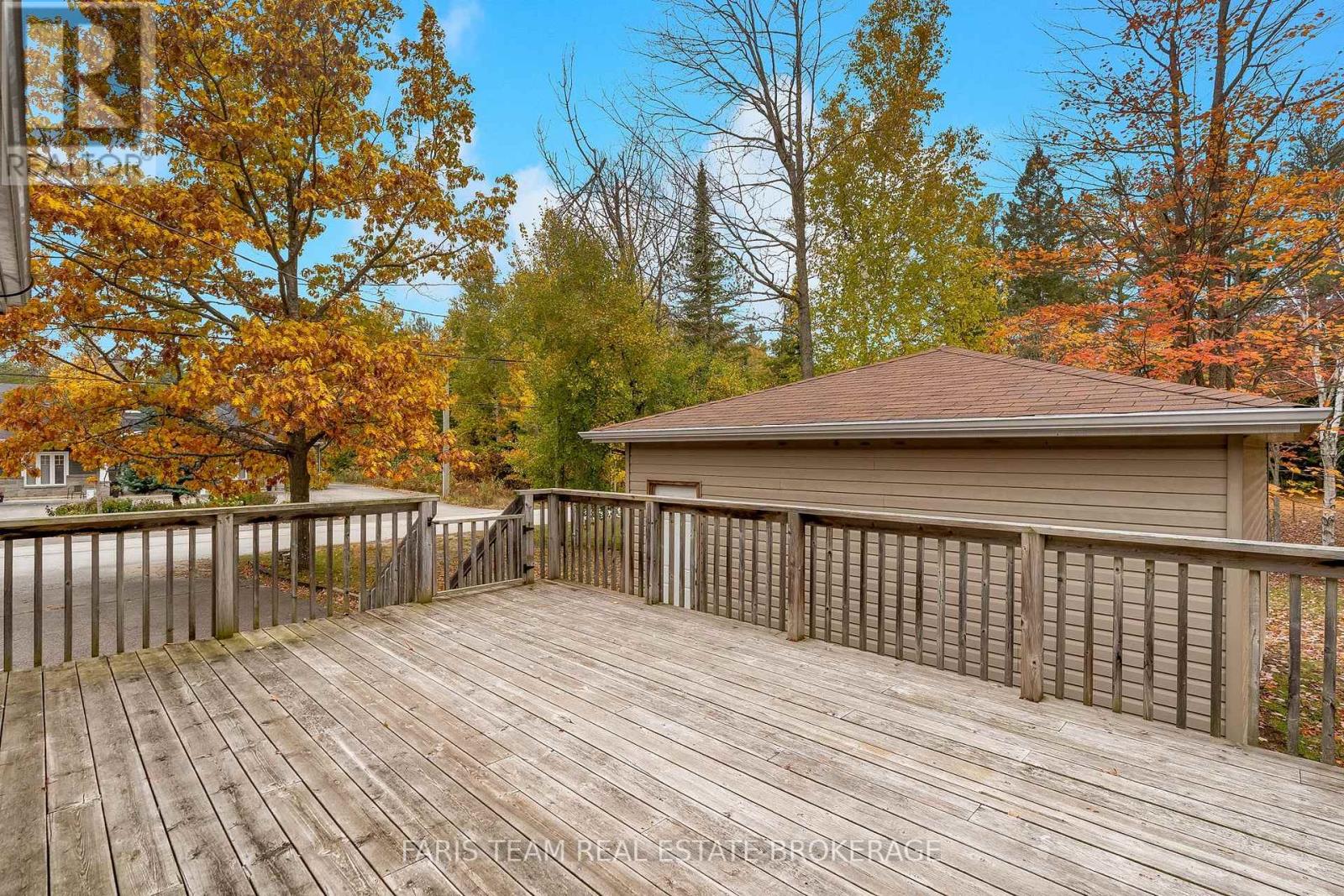 214 Leslie Street Property Photo 15