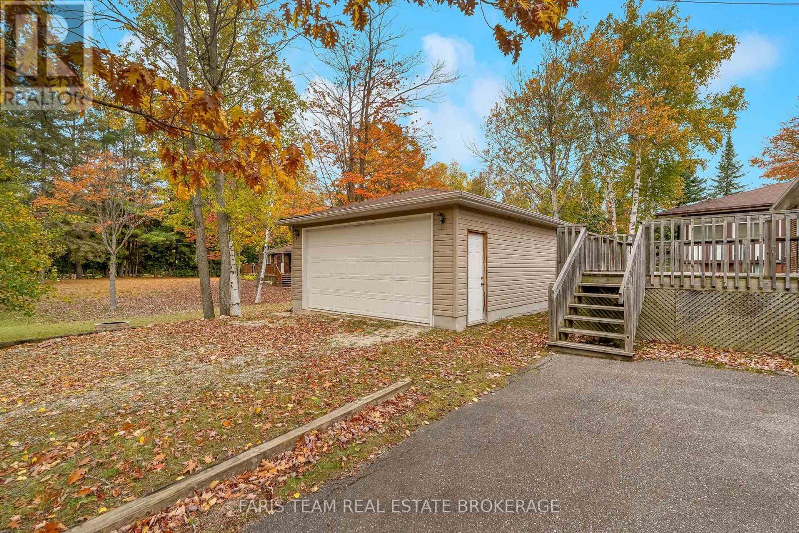 214 Leslie Street Property Photo 16