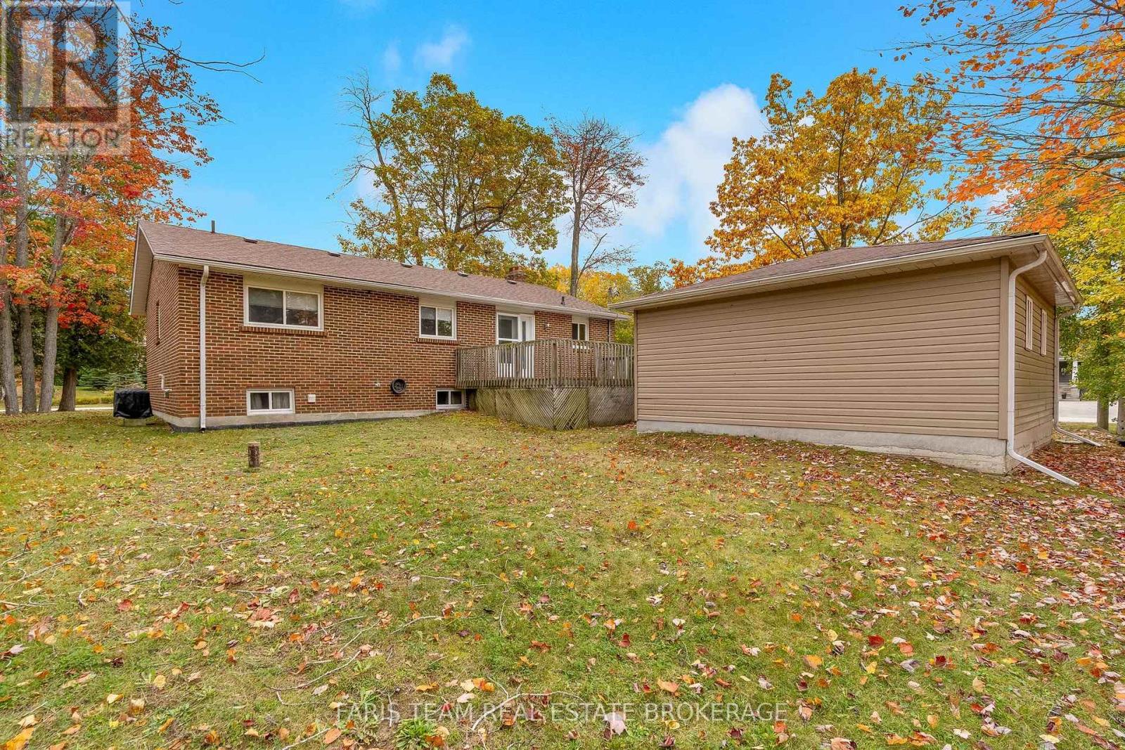 214 Leslie Street Property Photo 18