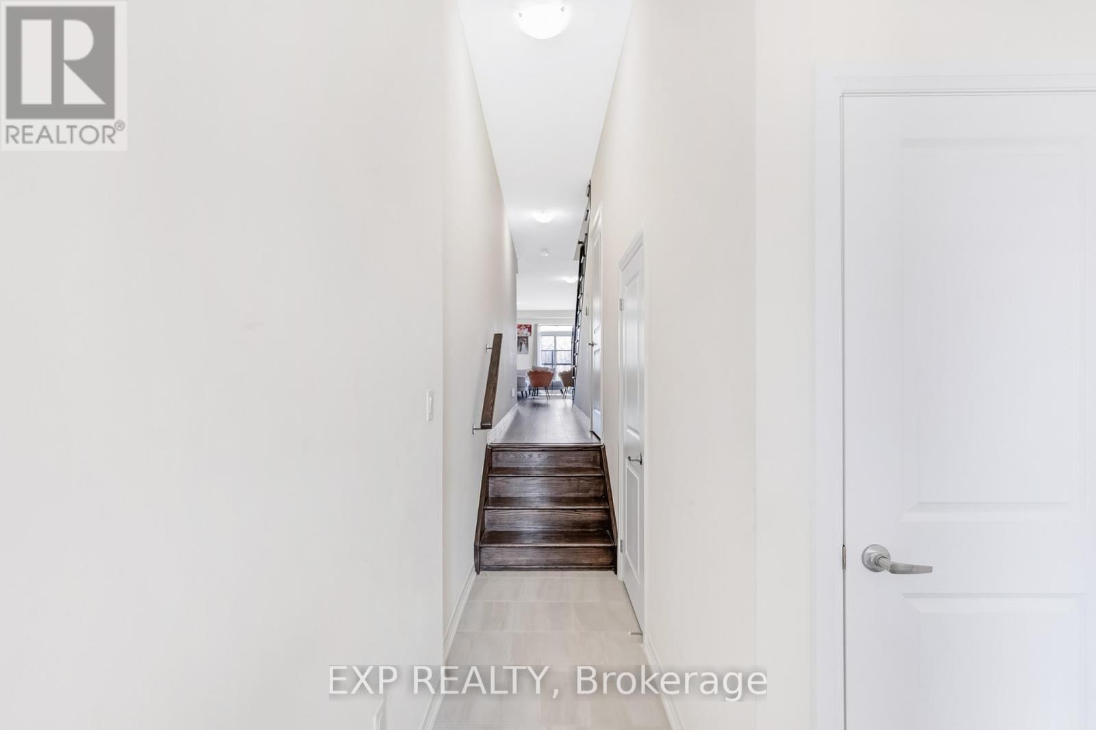 122 Turnberry Lane Property Photo 5