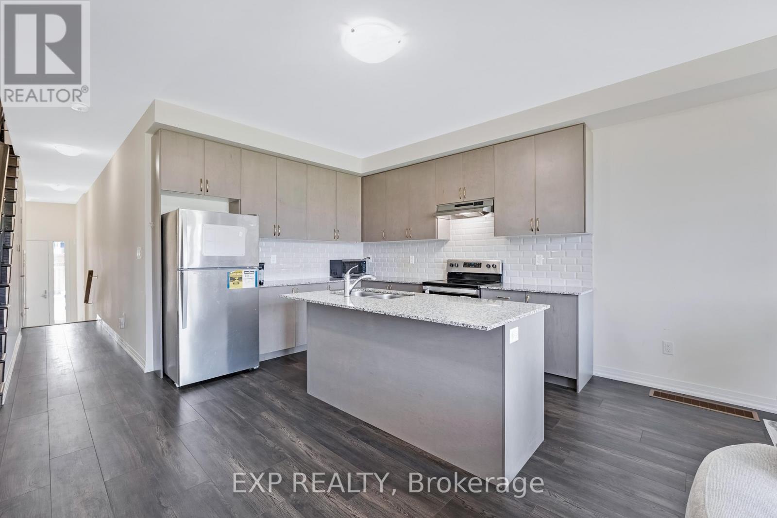 122 Turnberry Lane Property Photo 8