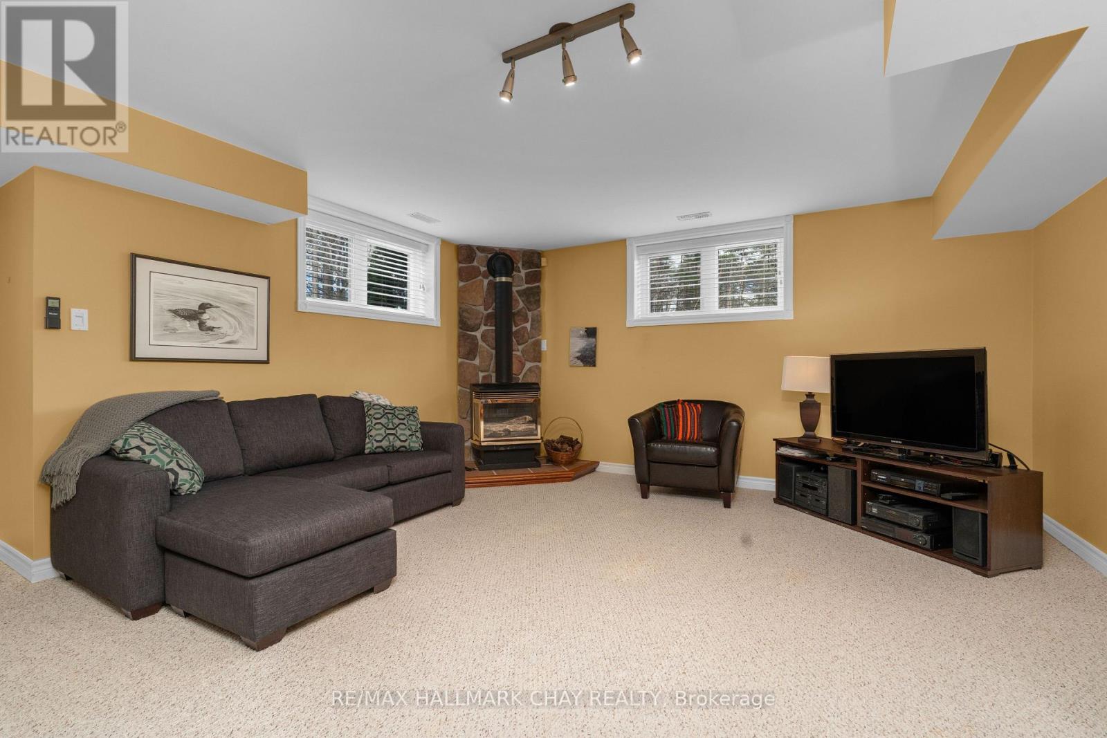16 Chestnut Lane Property Photo 25