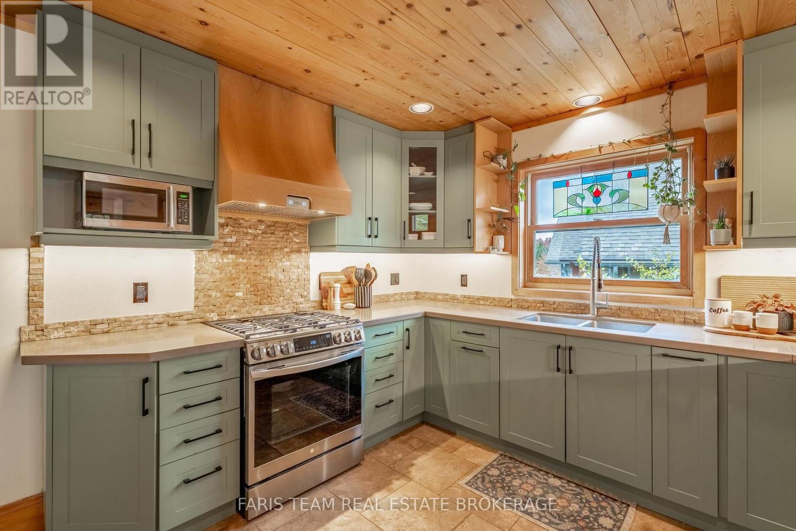 17 Bridle Path Property Photo 5