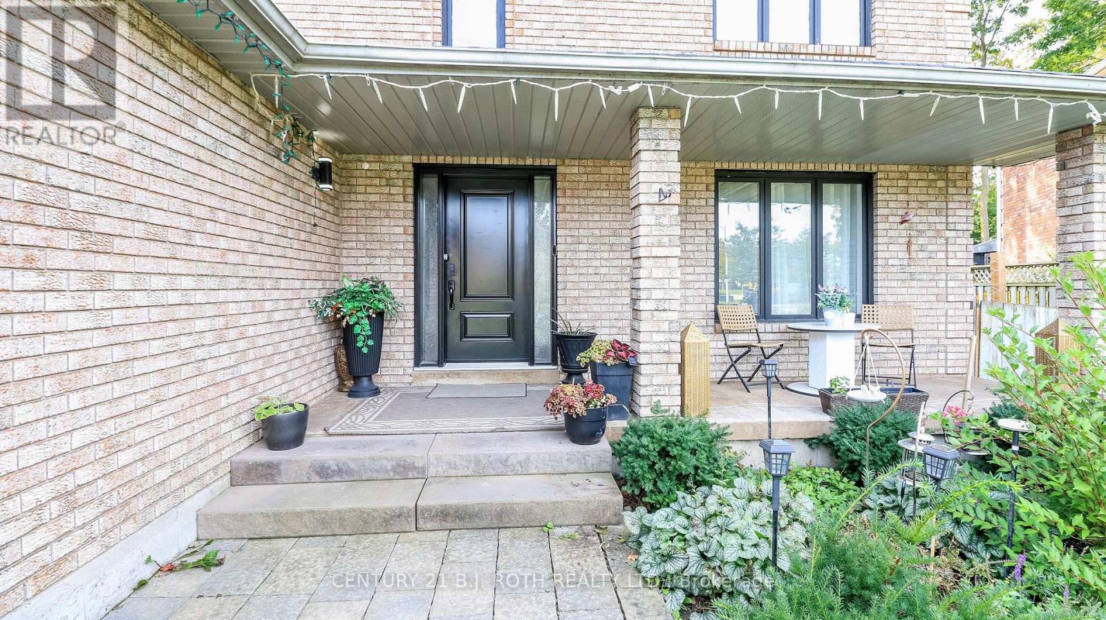 61 Barwick Drive W Property Photo 2
