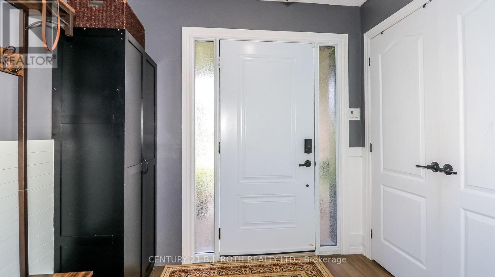 61 Barwick Drive W Property Photo 3