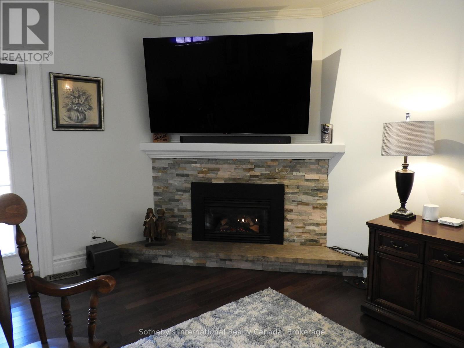 77 Fourth Street W Property Photo 11