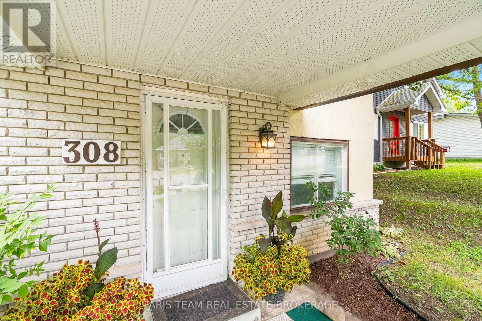 308 Russell Street Property Photo 4