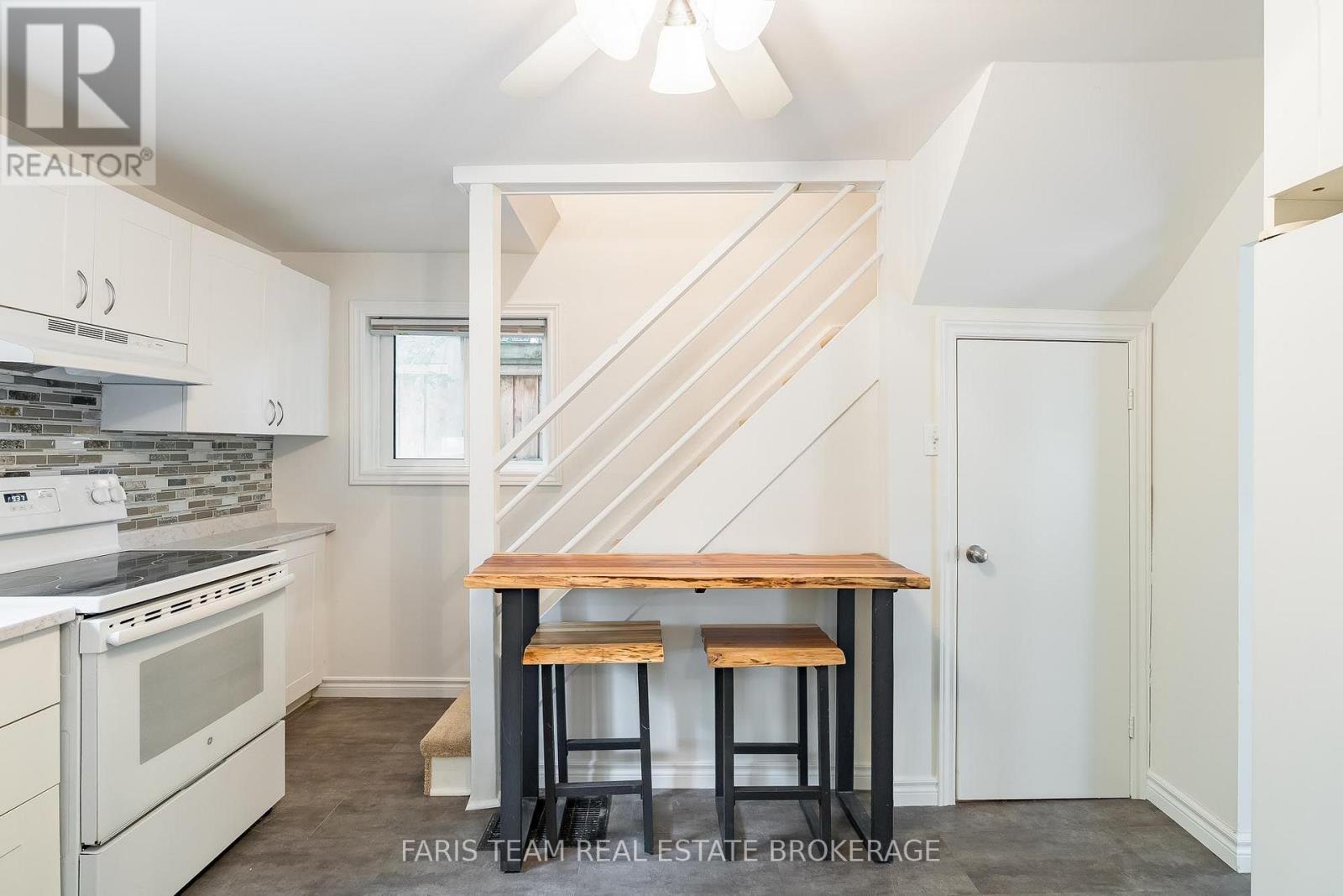 308 Russell Street Property Photo 9