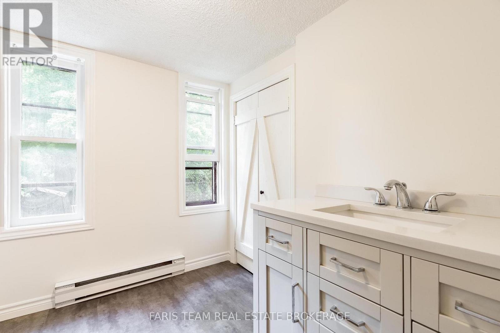 308 Russell Street Property Photo 22