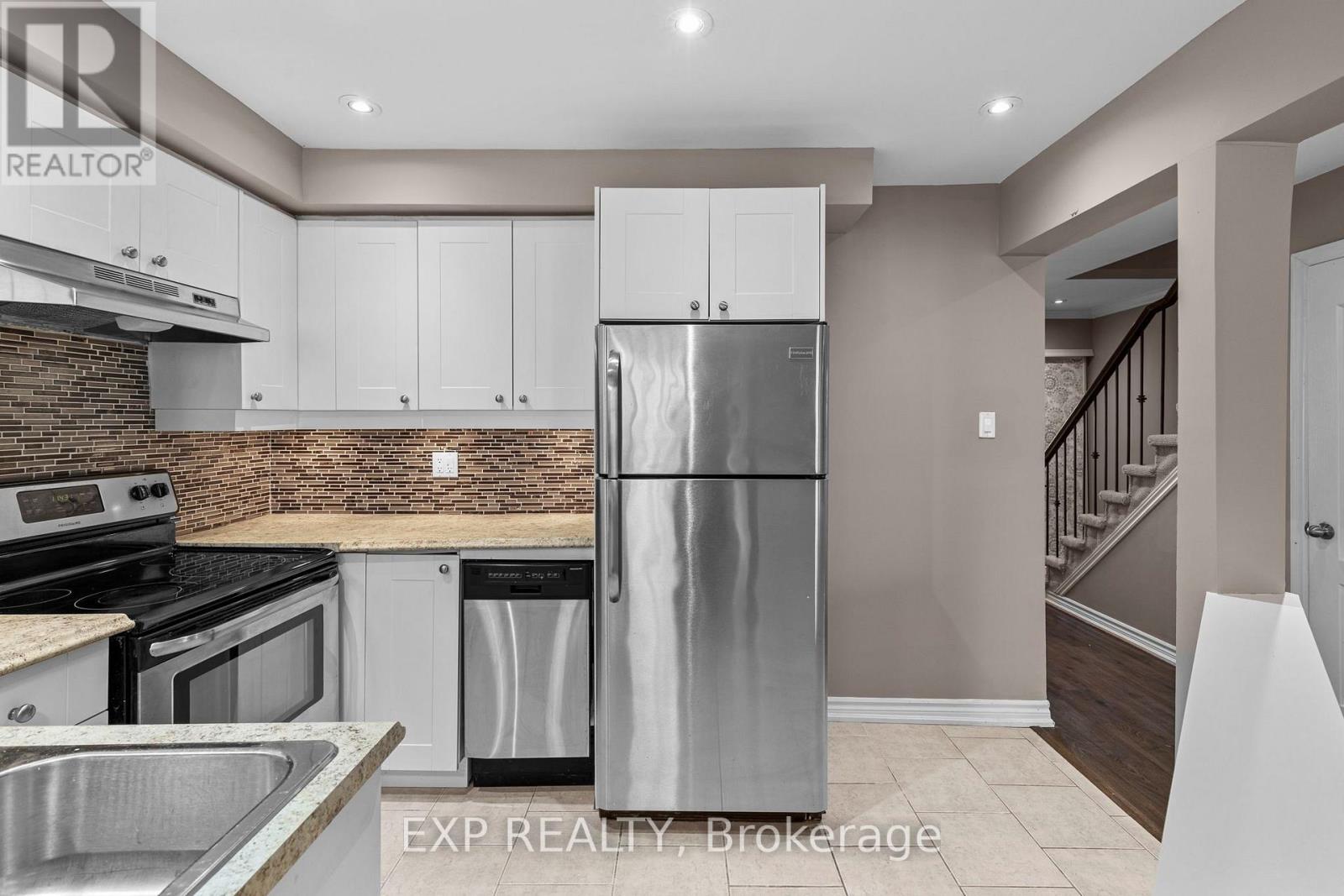 12 - 12 Lankin Boulevard Property Photo 7
