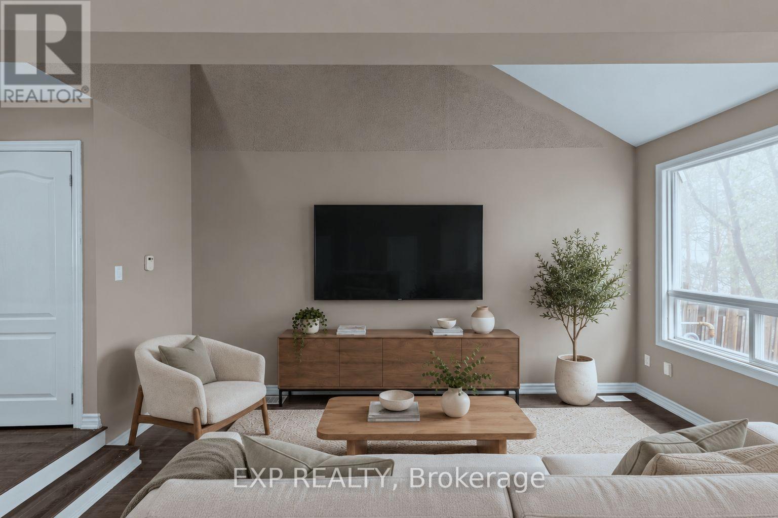 12 - 12 Lankin Boulevard Property Photo 11