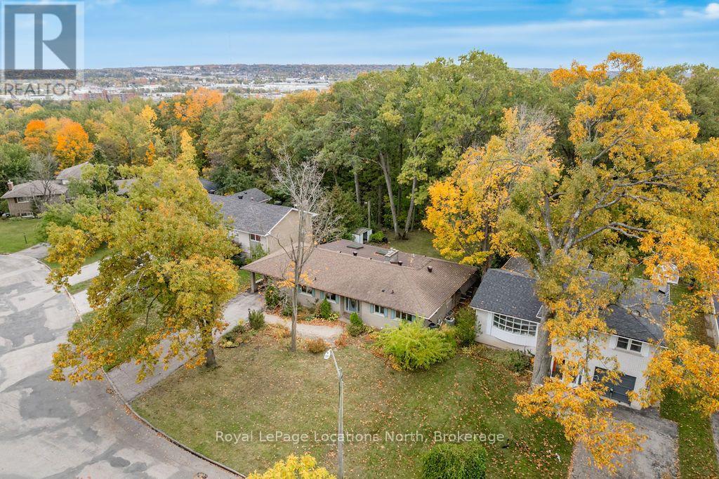 9 Vine Crescent Property Photo 2